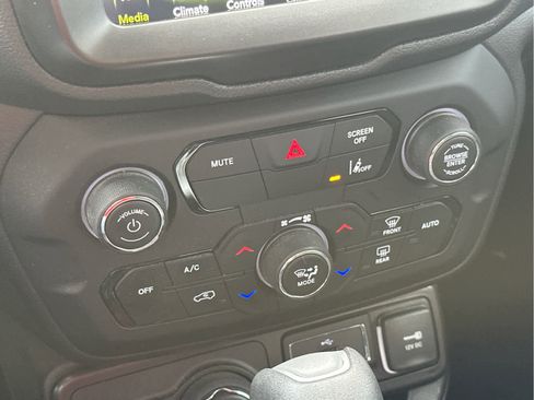 Used 2022 Jeep Renegade Latitude w/ Convenience Group image 35