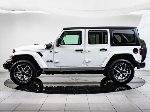 Used 2024 Jeep Wrangler Unlimited image 5