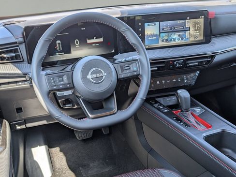 Used 2025 Nissan Kicks SR FWD image 17