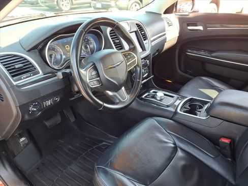 Used 2017 Chrysler 300 Limited image 13