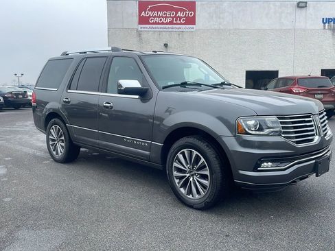 Used 2017 Lincoln Navigator Select image 30