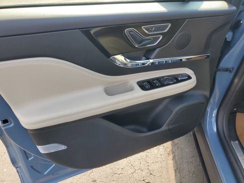 New 2026 Lincoln Corsair Premiere image 8