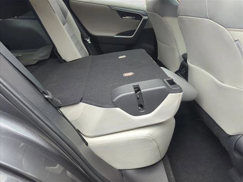 Used 2019 Toyota RAV4 Limited image 24