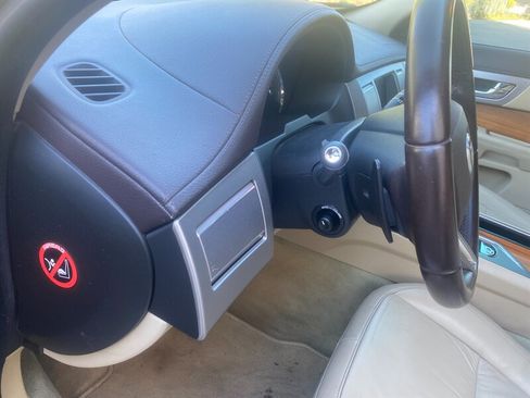 Used 2010 Jaguar XF Luxury image 49