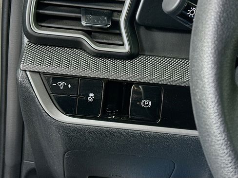 Used 2024 Kia Sportage LX image 16