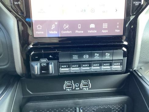 New 2026 RAM 2500 Laramie AWD/4WD image 36
