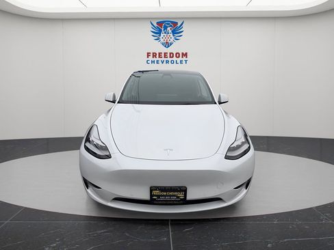Used 2022 Tesla Model Y Long Range image 8