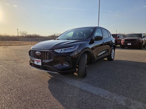 Used 2025 Ford Escape Active image 3