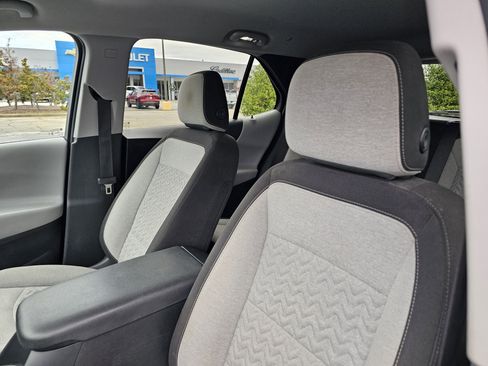 Used 2023 Chevrolet Equinox LS image 4