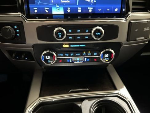 Used 2022 Ford F350 Lariat w/ Lariat Ultimate Package AWD/4WD image 17