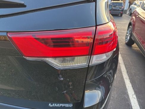 Used 2018 Toyota Highlander Limited image 14