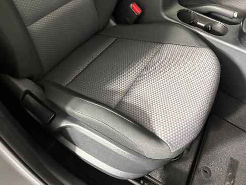 Used 2025 Kia Soul LX w/ LX Technology Package FWD image 29