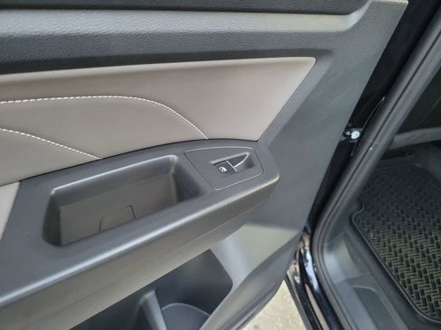 Certified 2022 Volkswagen Atlas Cross Sport SE image 12