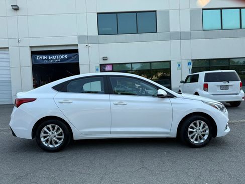 Used 2021 Hyundai Accent SEL FWD image 3