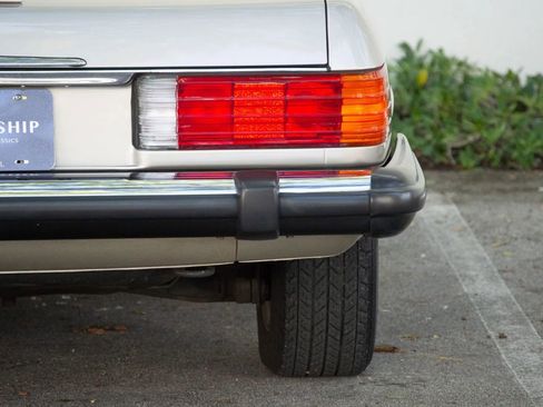Used 1989 Mercedes-Benz 560 SL image 11