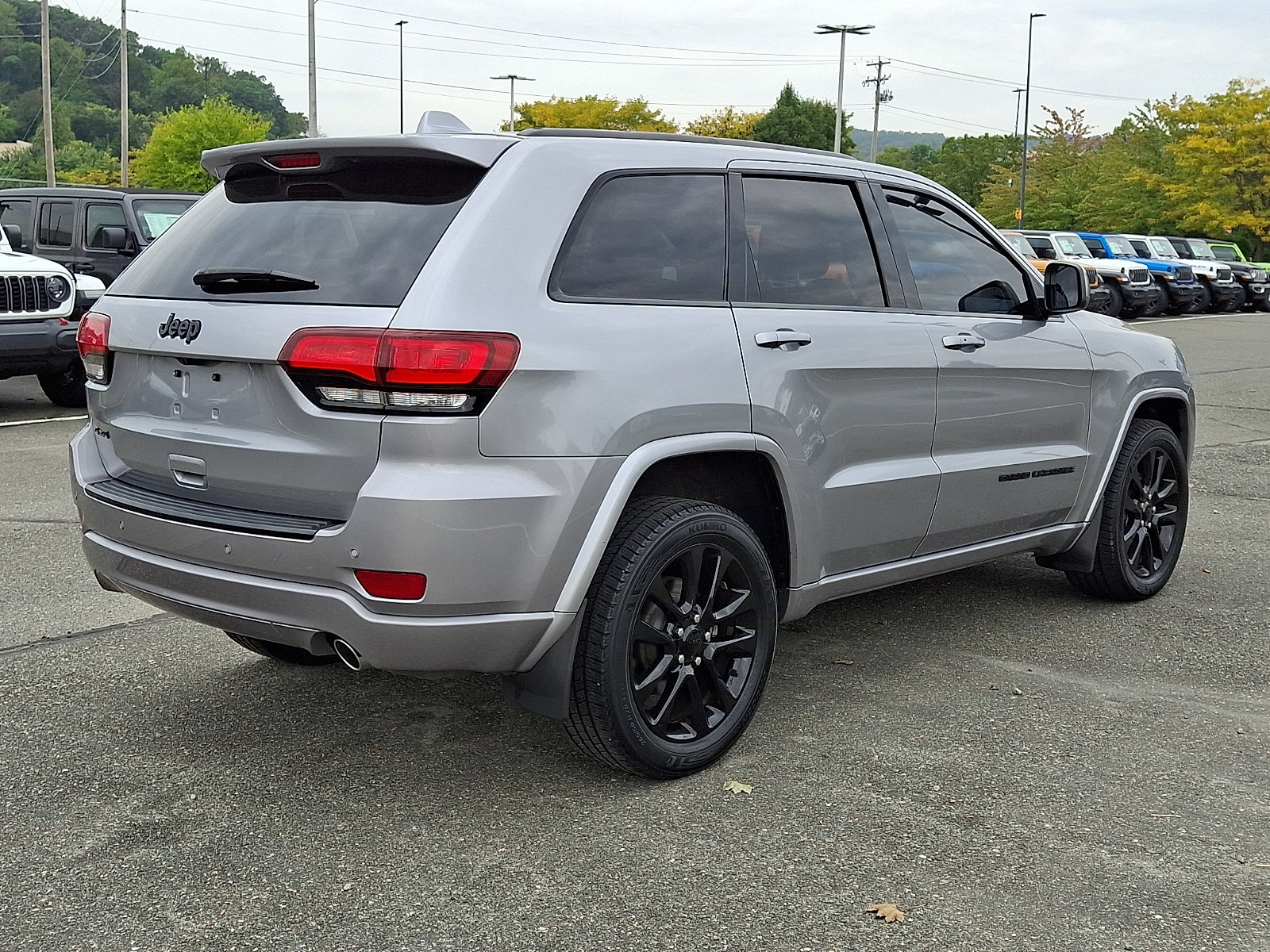Used 2018 Jeep Grand Cherokee Altitude AWD/4WD image 6