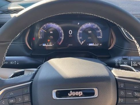 Used 2025 Jeep Grand Cherokee Limited image 20