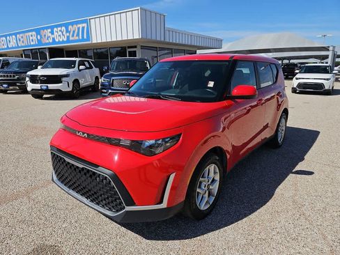 Used 2024 Kia Soul LX w/ Option Group 015 FWD image 4