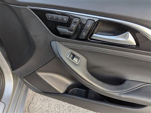 Used 2019 INFINITI QX30 image 34