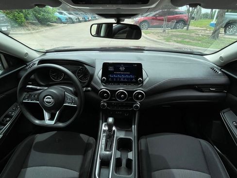 Used 2024 Nissan Sentra SV FWD image 11