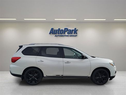 Used 2017 Nissan Pathfinder Platinum w/ Midnight Edition Package image 8