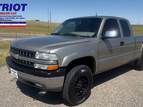 Used 2001 Chevrolet Silverado 1500 LT w/ Ride Control Suspension Pkg image 1