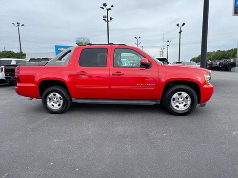 Used 2011 Chevrolet Avalanche LT RWD image 2