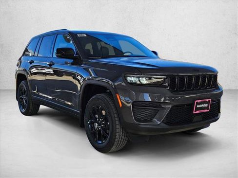 New 2025 Jeep Grand Cherokee Altitude w/ MOPAR Finishing Package image 7