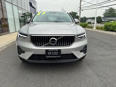 Certified 2025 Volvo XC40 B5 Plus AWD/4WD image 7