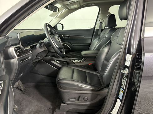 Used 2025 Kia Telluride S FWD image 5