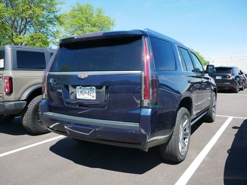Used 2017 Cadillac Escalade Premium Luxury AWD/4WD image 4