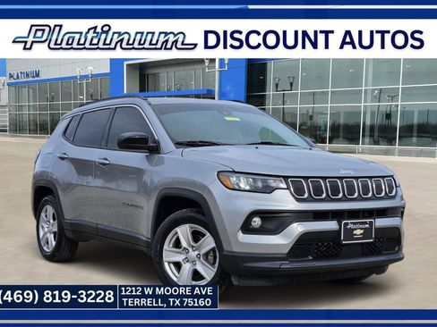 Used 2022 Jeep Compass Latitude image 1