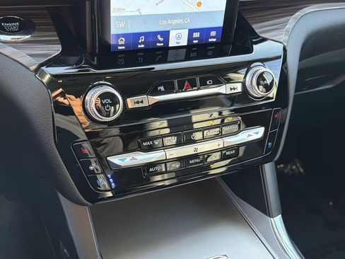 Certified 2022 Ford Explorer Limited w/ Limited Technology Package image 27