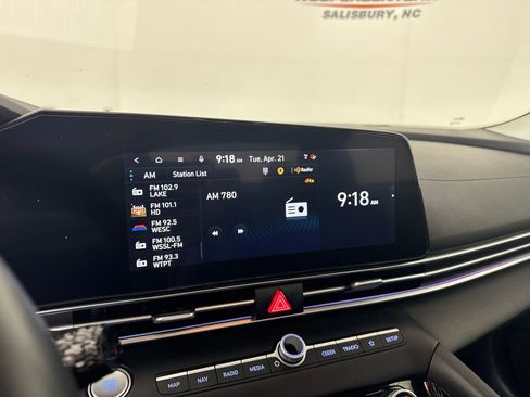 Used 2025 Hyundai Elantra SEL FWD image 17