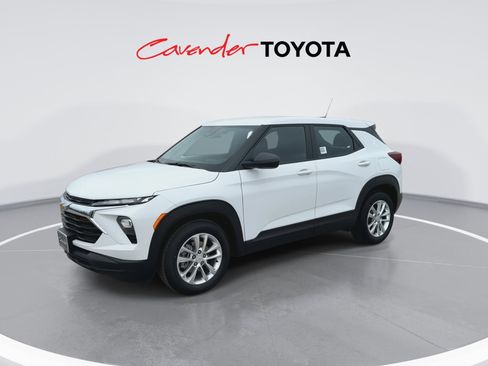 Used 2025 Chevrolet TrailBlazer LS FWD image 4