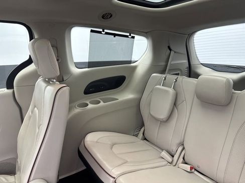 Used 2020 Chrysler Pacifica Limited w/ Advanced Safetytec Group image 42