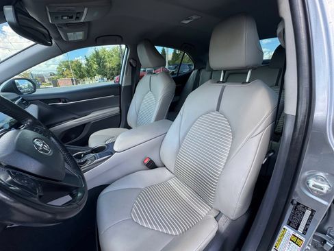 Used 2022 Toyota Camry SE w/ Convenience Package FWD image 18
