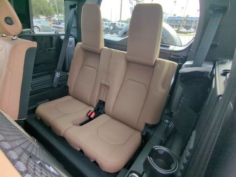 Used 2025 Land Rover Defender 110 X-Dynamic SE AWD/4WD image 14