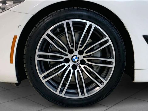 Used 2019 BMW 530i xDrive w/ M Sport Package image 10