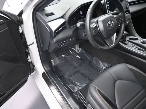 Used 2022 Toyota Avalon Touring w/ Advanced Safety Package image 12