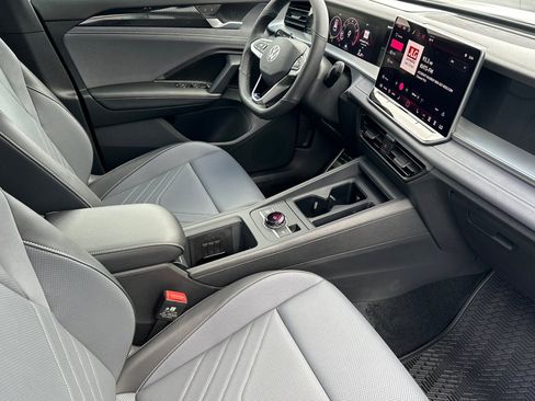 New 2026 Volkswagen Tiguan SE R-Line image 14