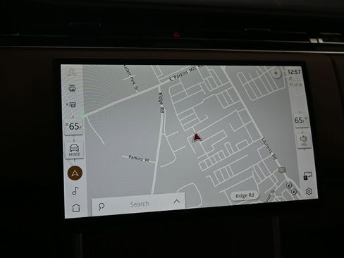 Used 2025 Land Rover Range Rover SE image 13