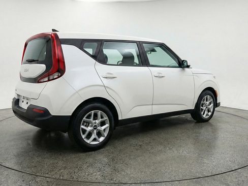 Used 2025 Kia Soul LX w/ LX Technology Package FWD image 9