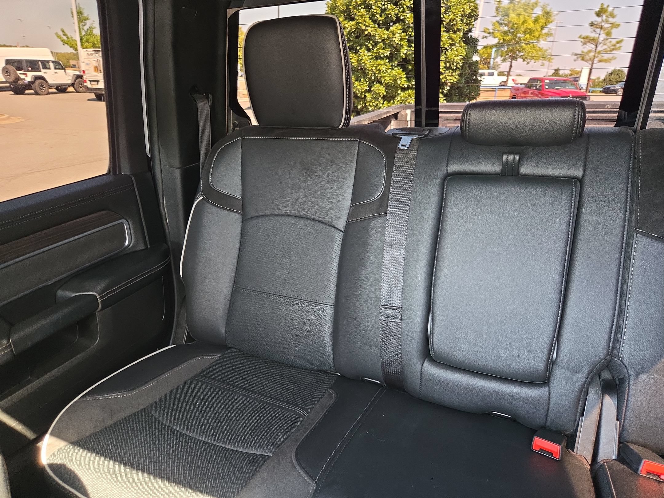 Used 2025 RAM 2500 Laramie AWD/4WD image 12