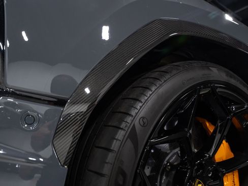 Used 2024 Lamborghini Urus Performante AWD/4WD image 27