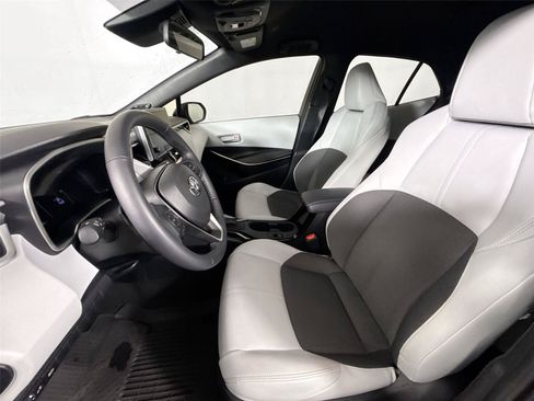 Used 2025 Toyota Corolla XSE FWD image 3