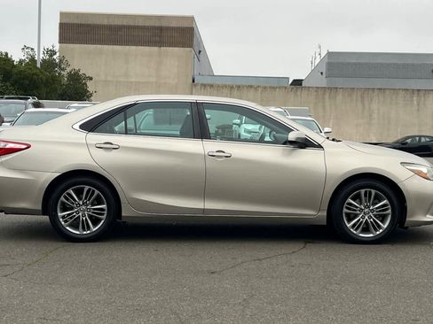 Certified 2016 Toyota Camry SE image 6