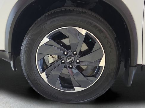 Used 2025 Nissan Rogue SV w/ SV Premium Package AWD/4WD image 9