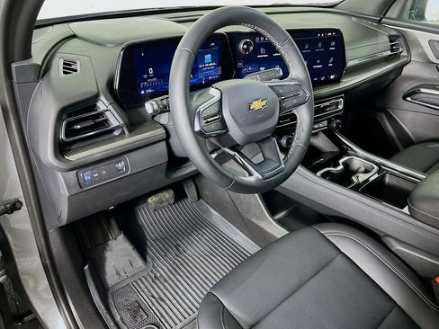 New 2025 Chevrolet Traverse LT w/ LPO, Floor Liner Package image 9