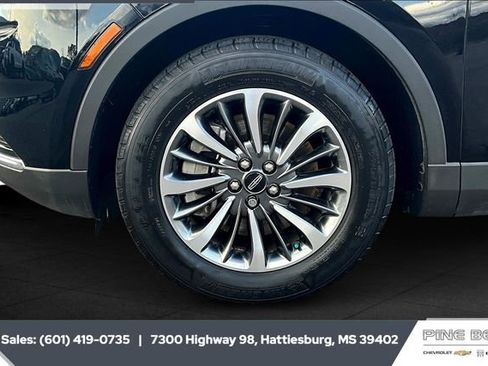 Used 2021 Lincoln Nautilus Standard w/ Equipment Group 101A image 7